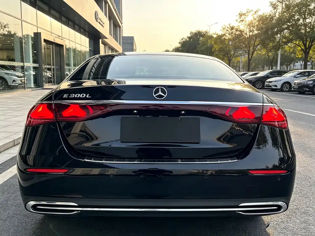 Mercedes-Benz E-Class — миниатюра 13