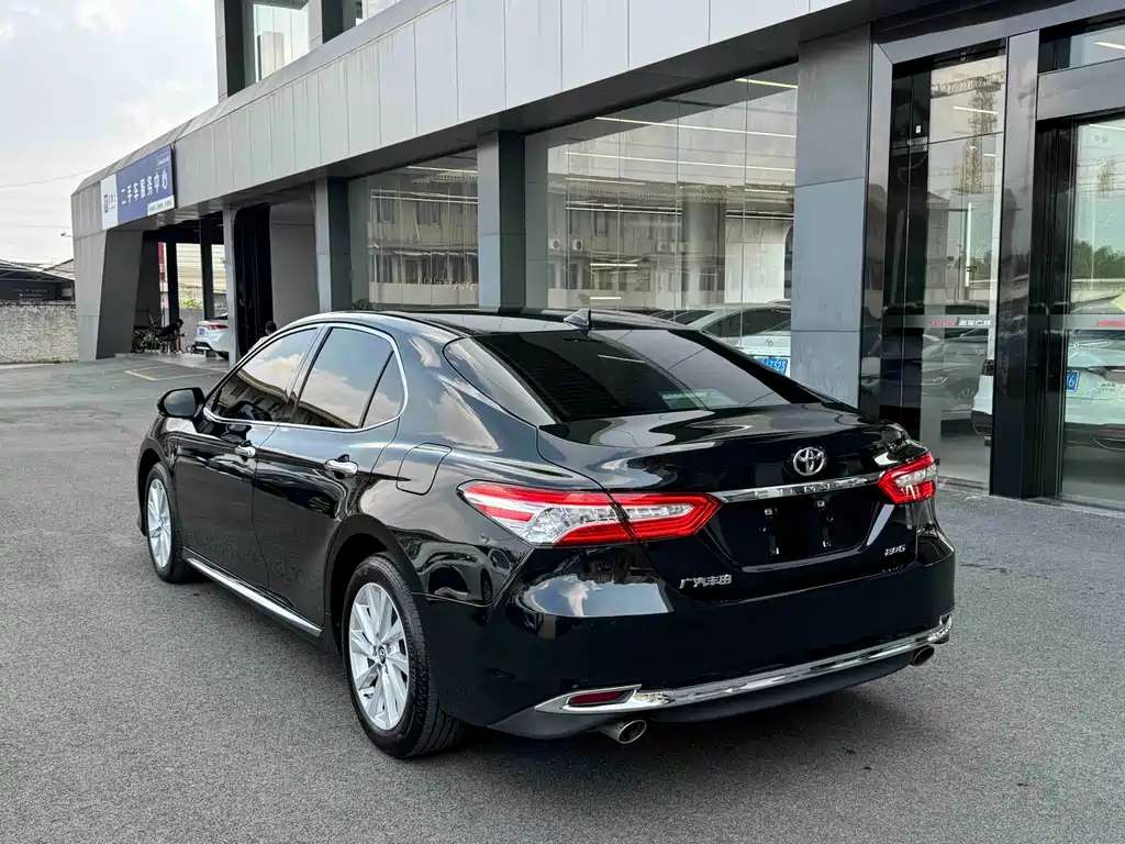 Toyota Camry — миниатюра 7