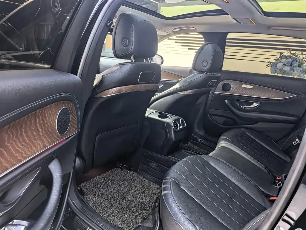 Mercedes-Benz E-Class — миниатюра 5