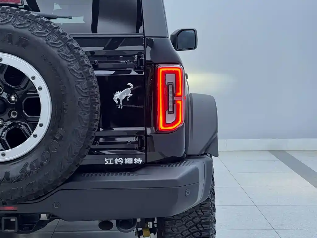 Ford Bronco — миниатюра 13