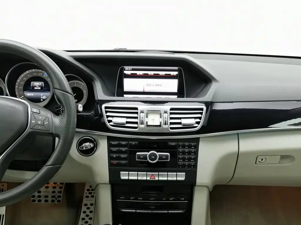 Mercedes-Benz E-Class — миниатюра 12