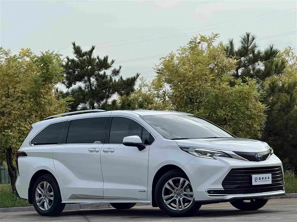 Toyota Sienna — миниатюра 3