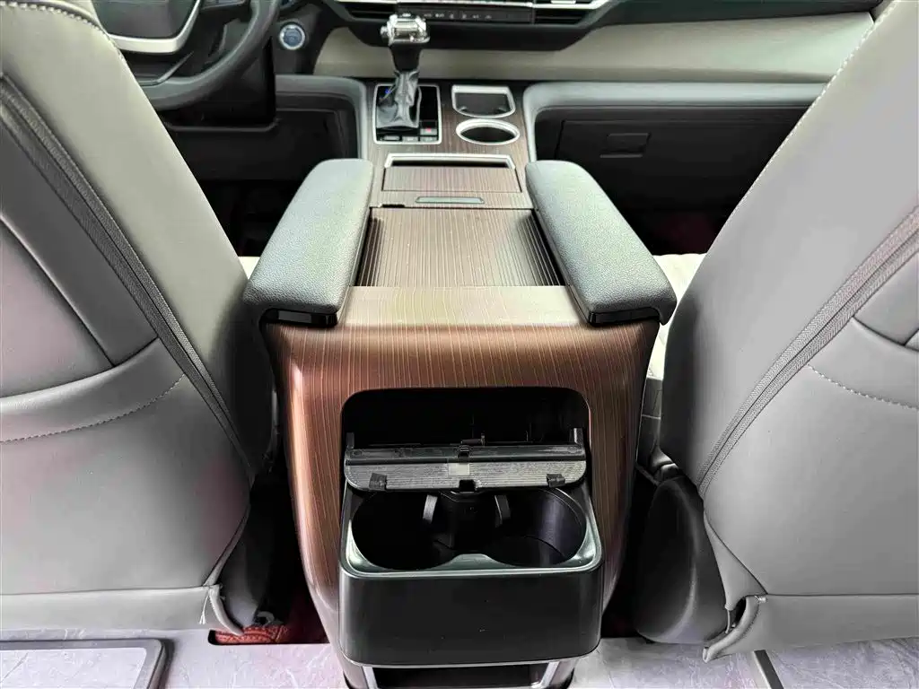 Toyota Sienna — миниатюра 8
