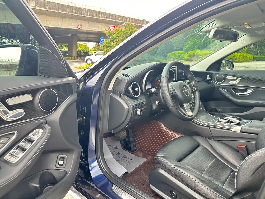 Mercedes-Benz C-Class — миниатюра 10