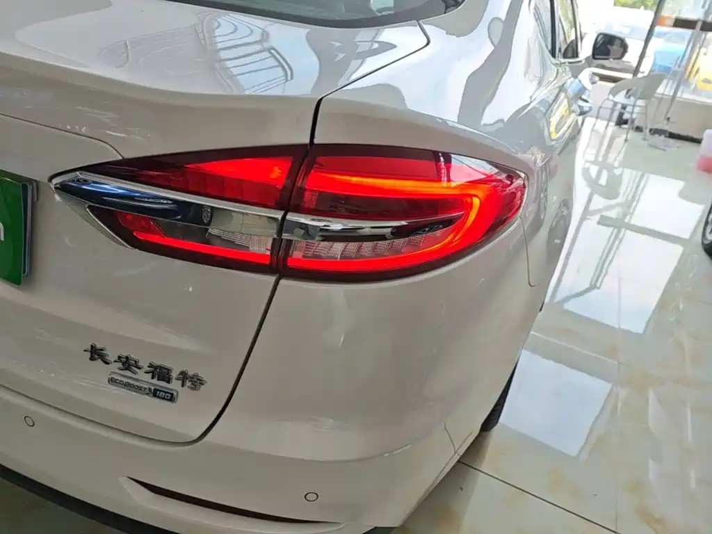 Ford Mondeo — миниатюра 8