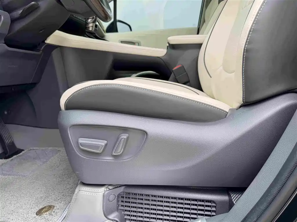 Toyota Sienna — миниатюра 19