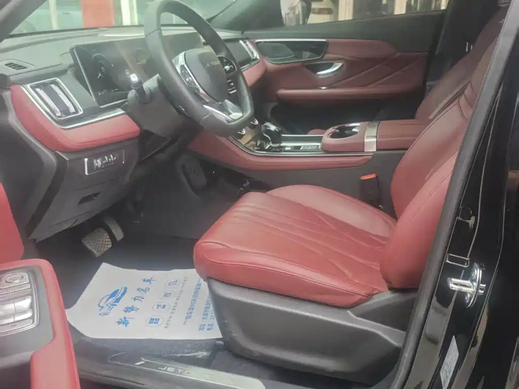 JETOUR X70 PLUS 2025 1.5T Luxury 7 мест