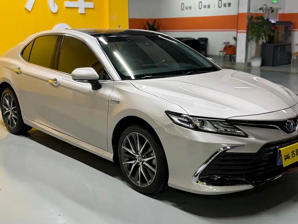 TOYOTA CAMRY
