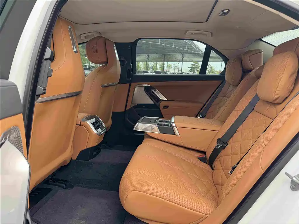 BMW 7 Series — миниатюра 12
