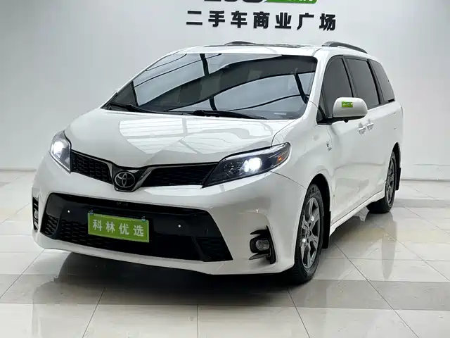 TOYOTA SIENNA 2019