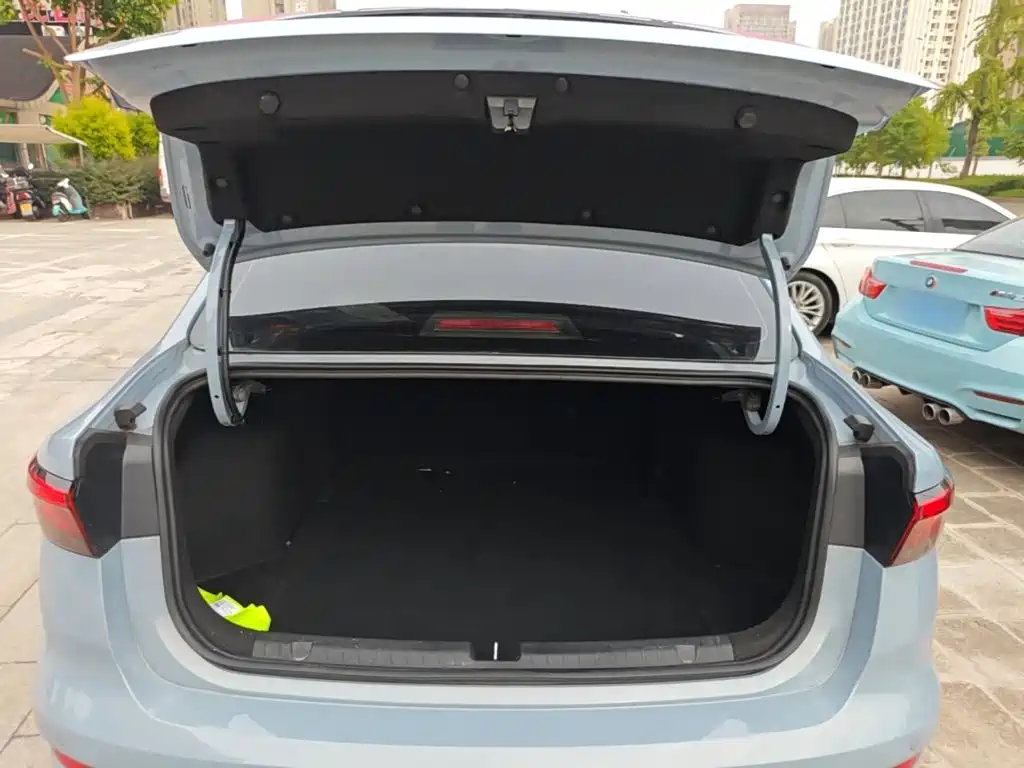 Geely Emgrand — миниатюра 19