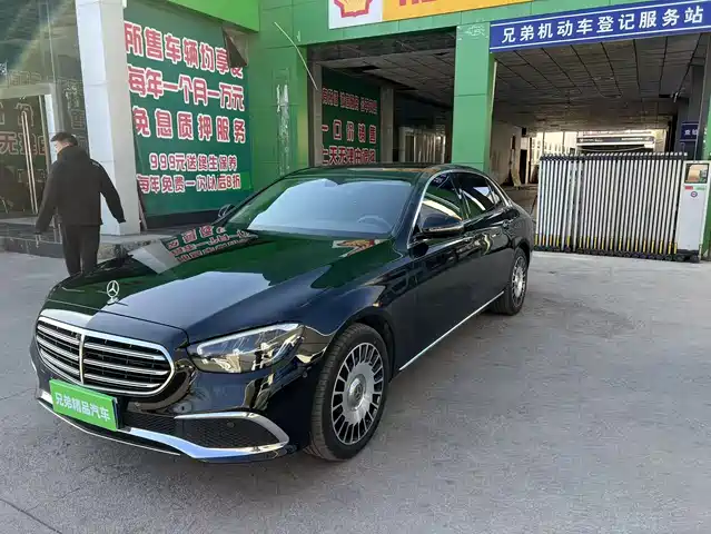 MERCEDES-BENZ E CLASS