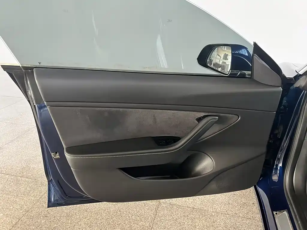 Tesla Model 3 — миниатюра 19