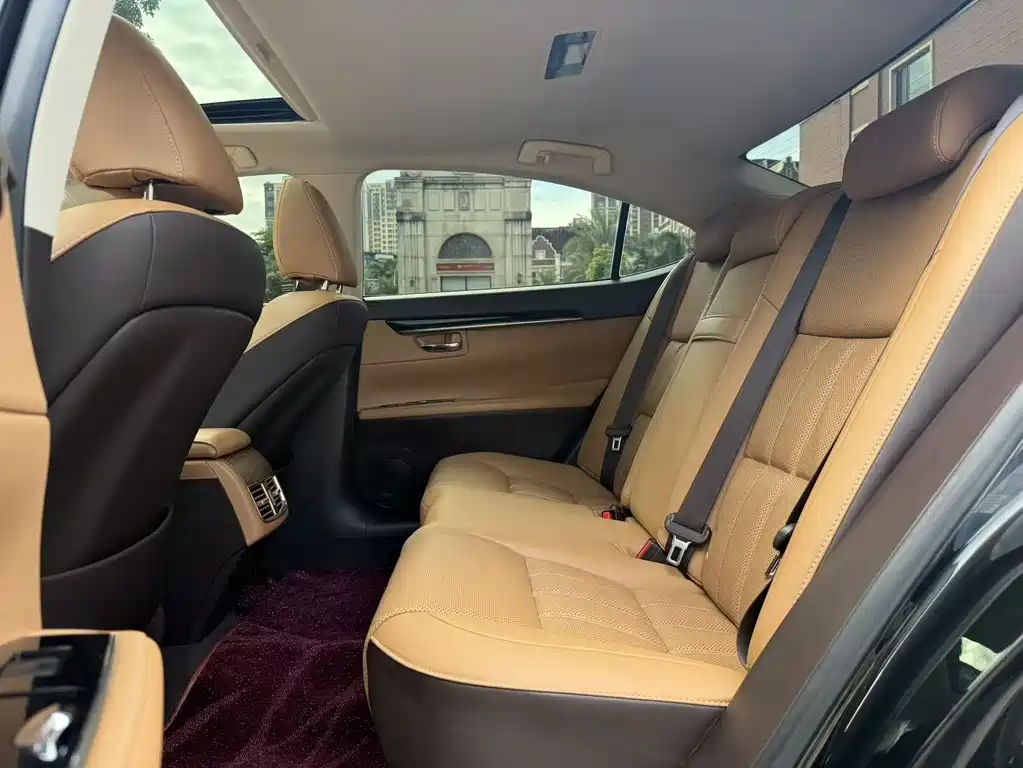 Lexus ES — миниатюра 11