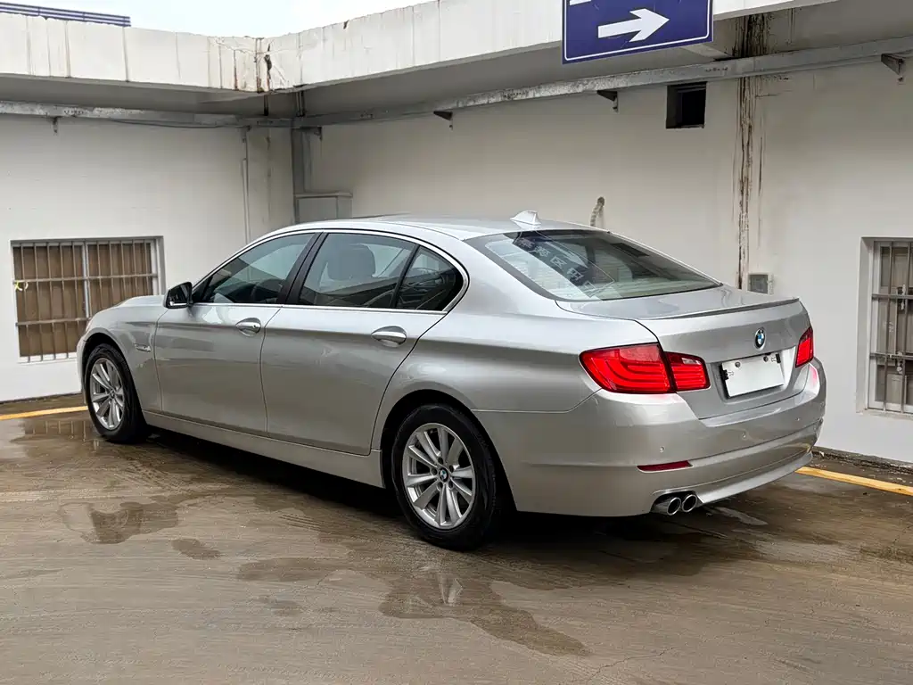 BMW 5 Series — миниатюра 13