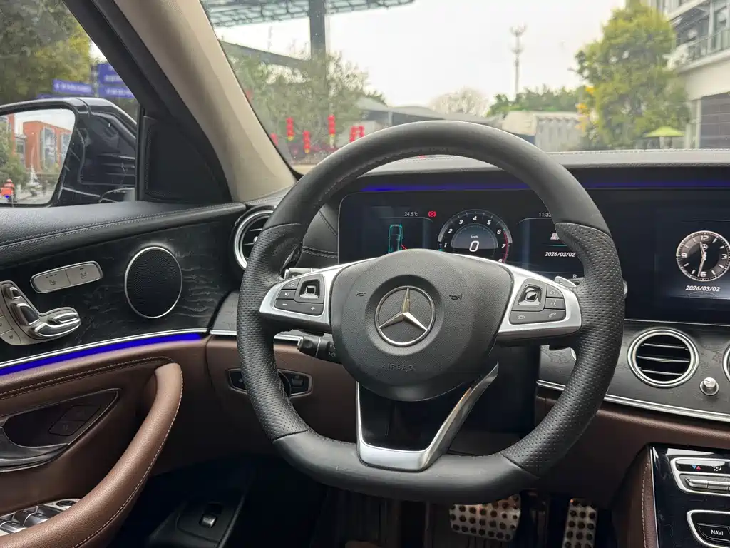 MERCEDES-BENZ E CLASS