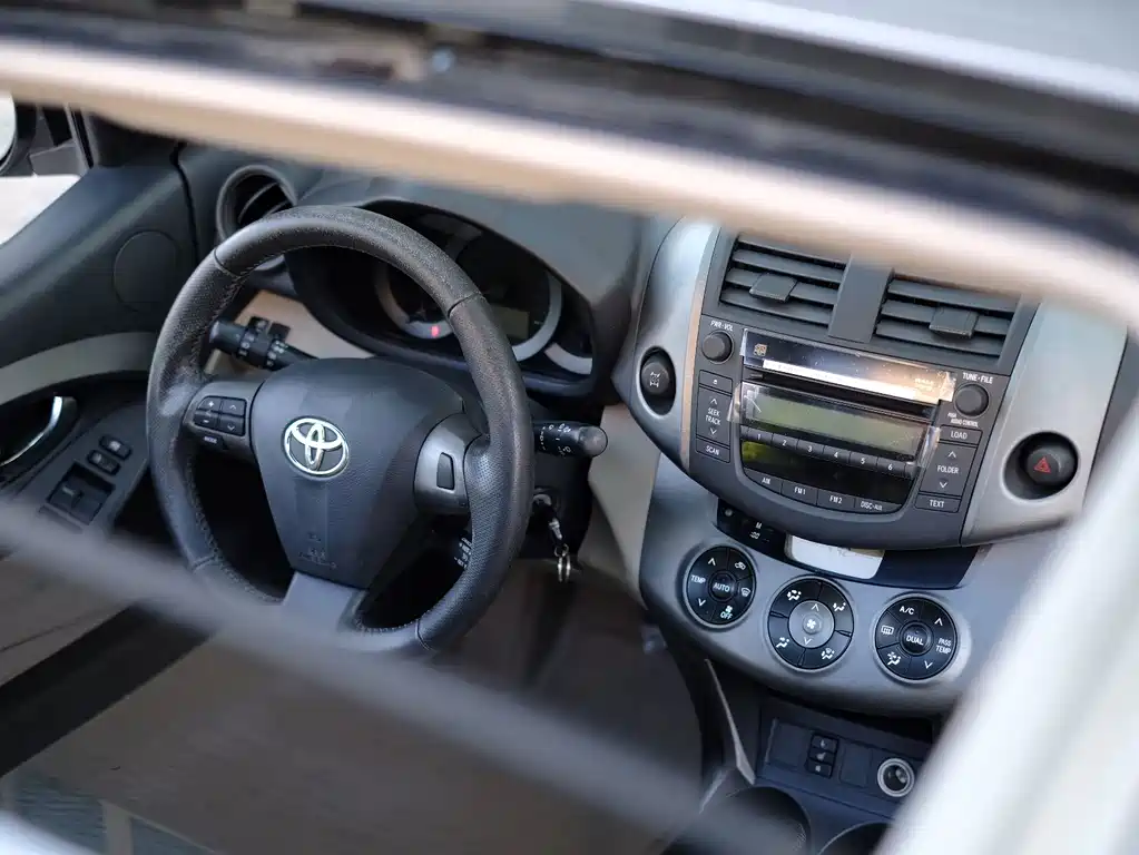 Toyota RAV4 — миниатюра 44