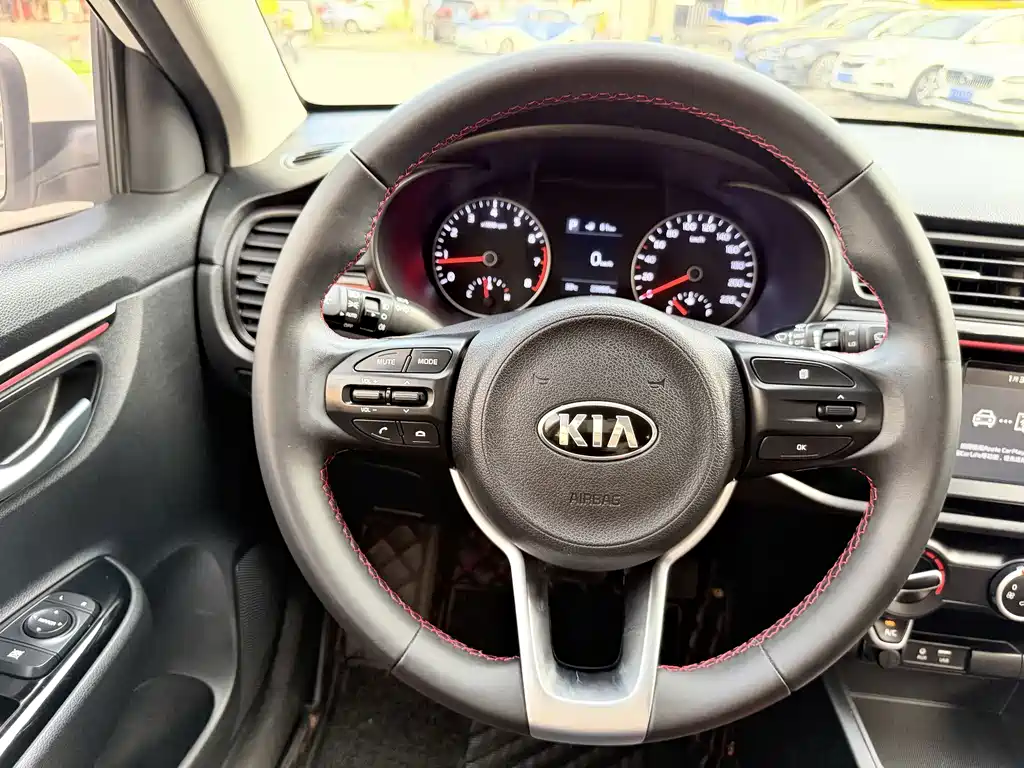 Kia KX Cross — миниатюра 9