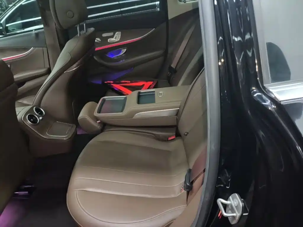 Mercedes-Benz E-Class — миниатюра 17