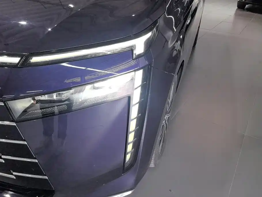 GAC Motor Trumpchi E8 PHEV — миниатюра 5