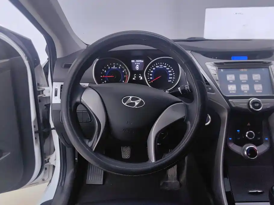 Hyundai Elantra Langdong — миниатюра 15