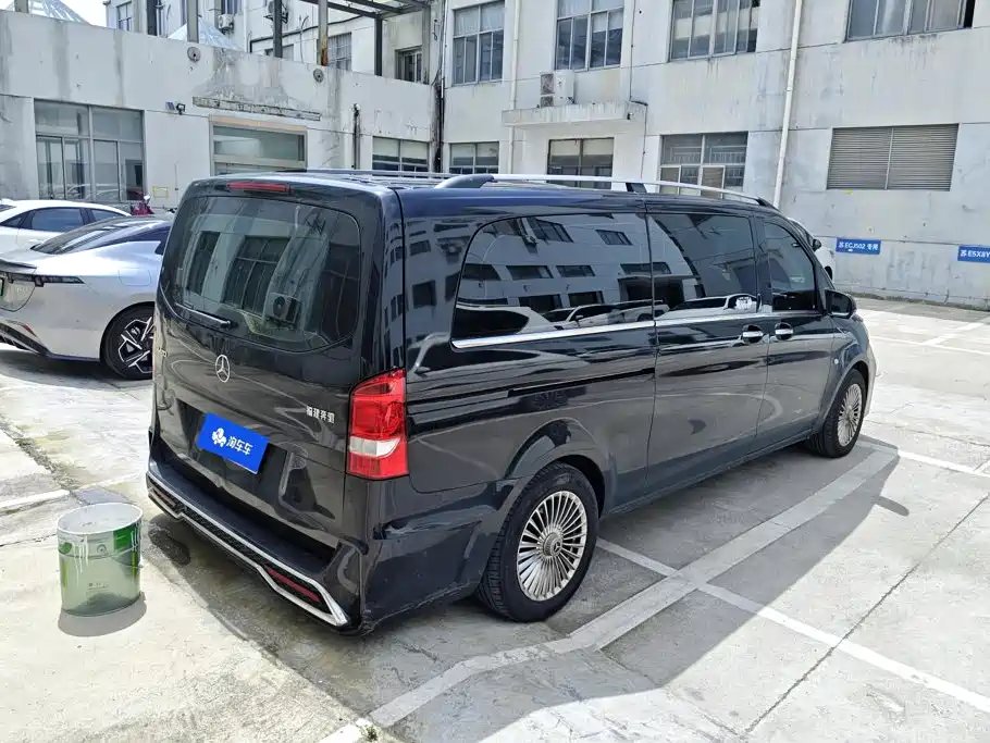 Mercedes-Benz Vito 2023 2.0T Elite 7 мест