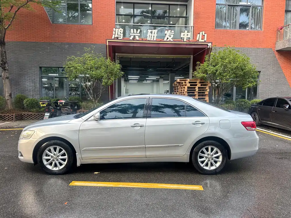 Toyota Camry — миниатюра 7