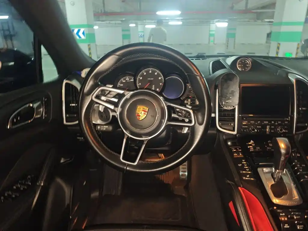 Porsche Cayenne — миниатюра 11