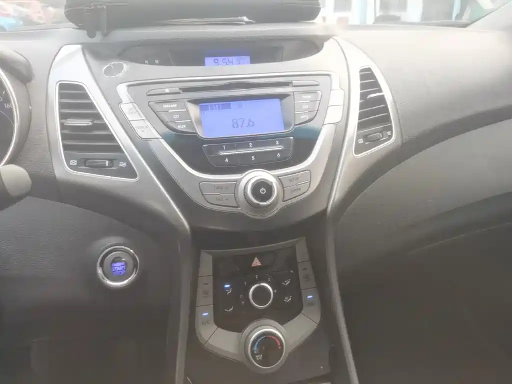 Hyundai Elantra Langdong — миниатюра 13