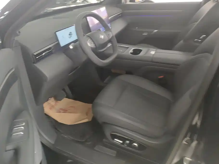 Dongfeng eπ008 2025 210Ultra 6 мест