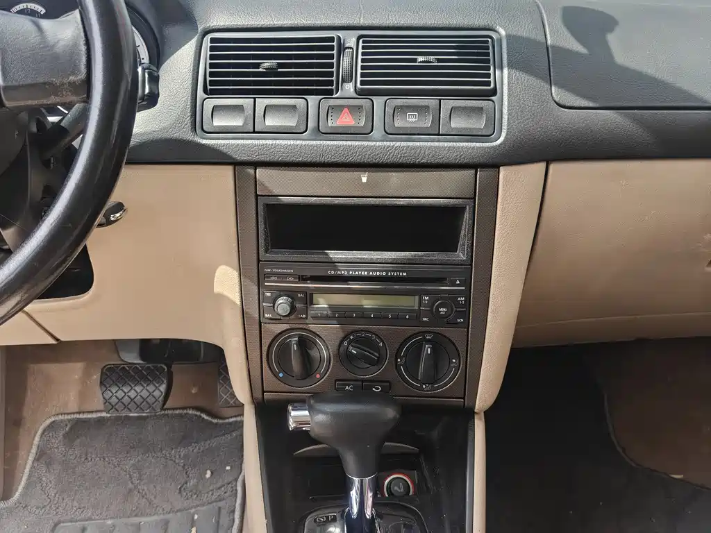Volkswagen Golf 06 1.6 AT Fashion