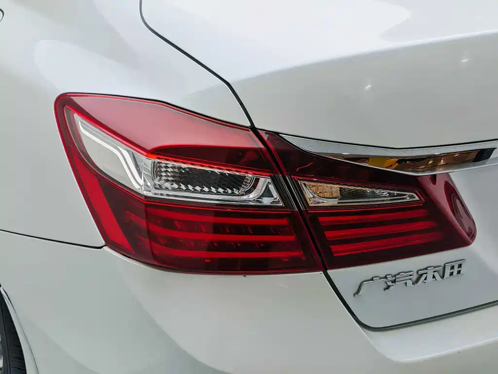 Honda Accord — миниатюра 12