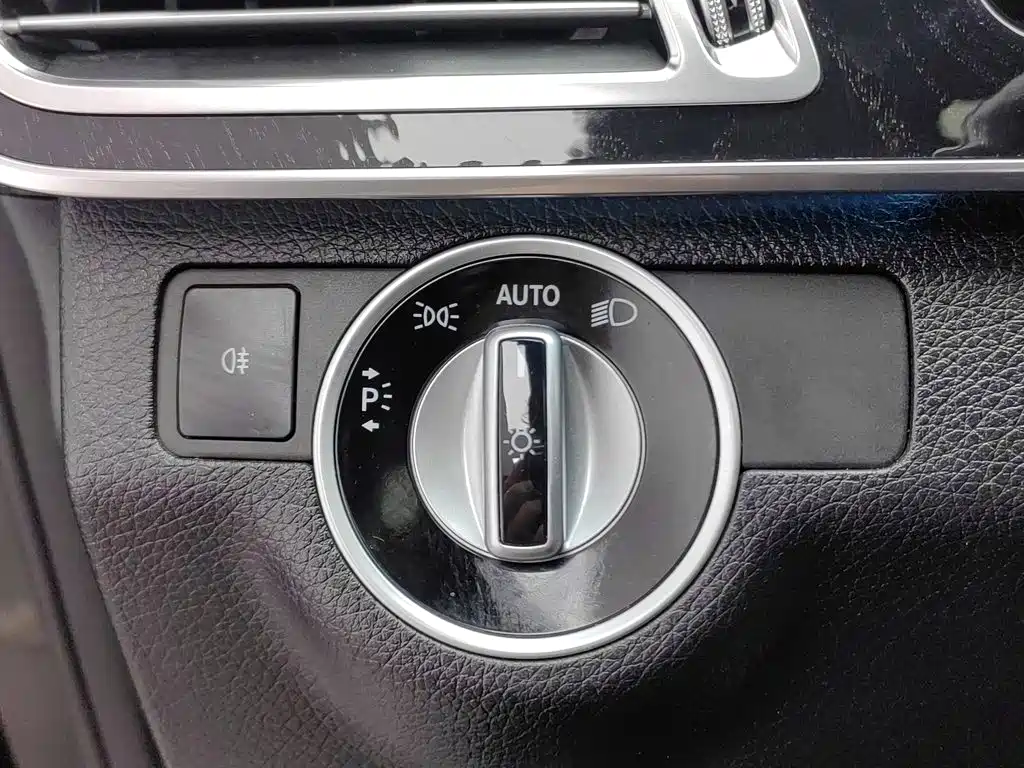 Mercedes-Benz E-Class — миниатюра 21