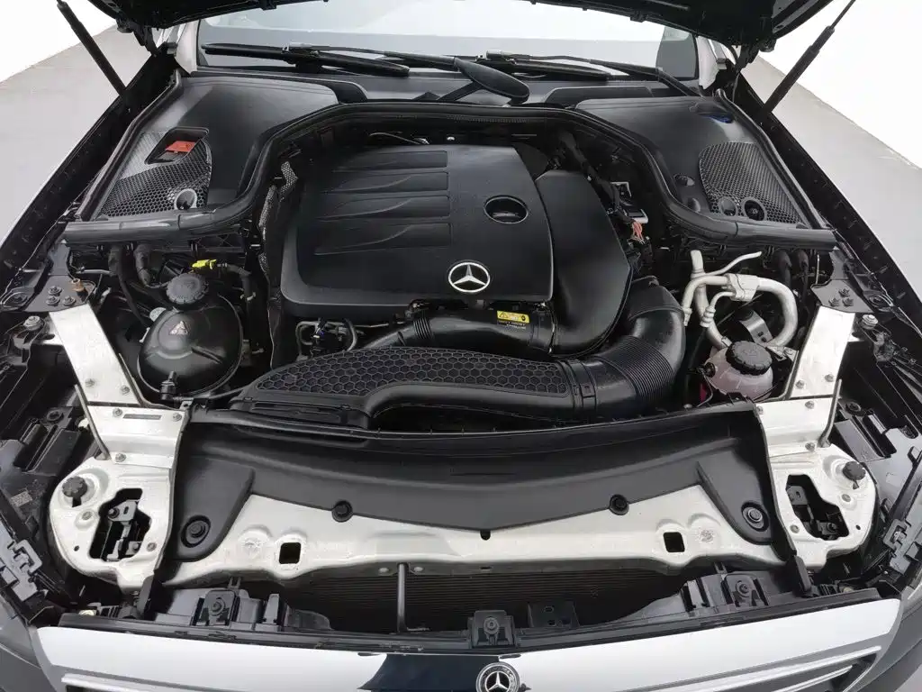 Mercedes-Benz E-Class — миниатюра 6