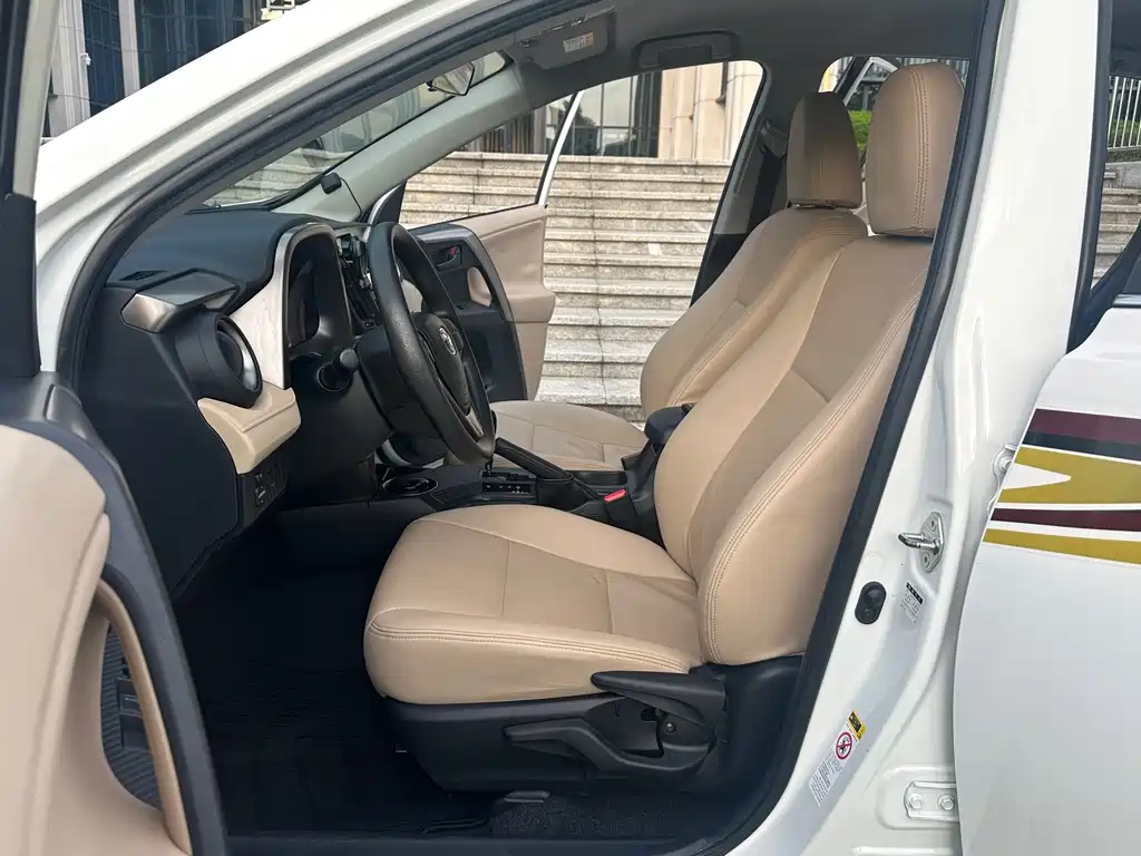 Toyota RAV4 — миниатюра 5