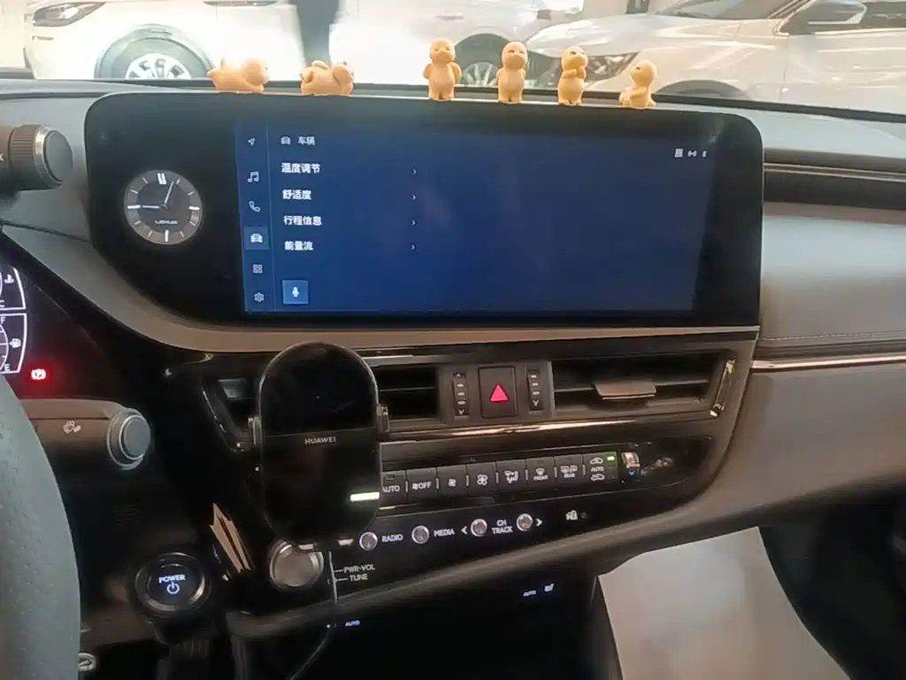 Lexus ES — миниатюра 13