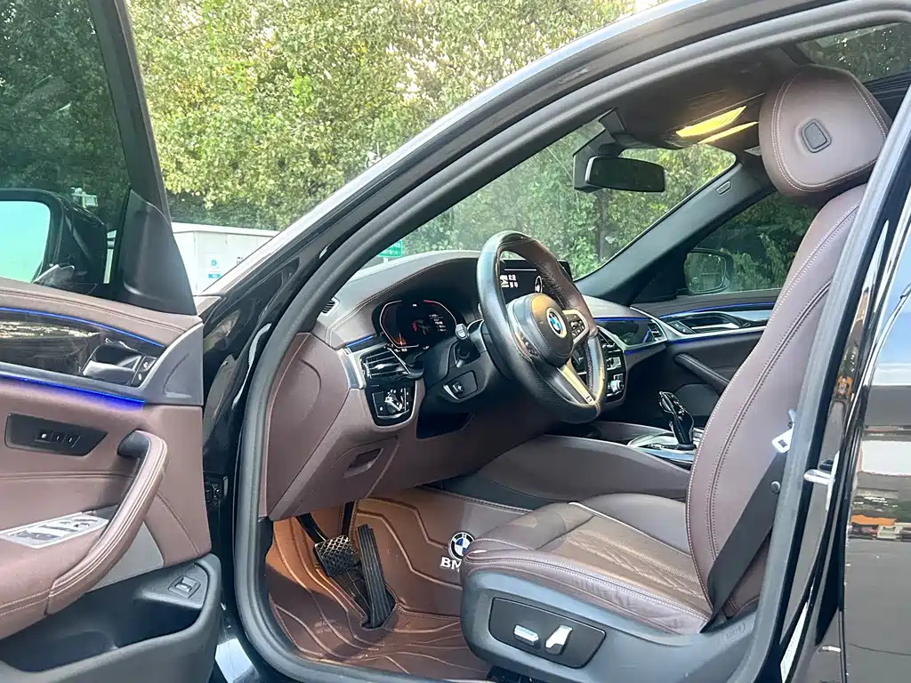 BMW 5 Series — миниатюра 11