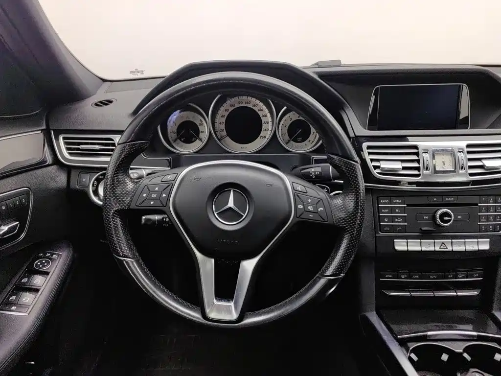 Mercedes-Benz E-Class — миниатюра 11
