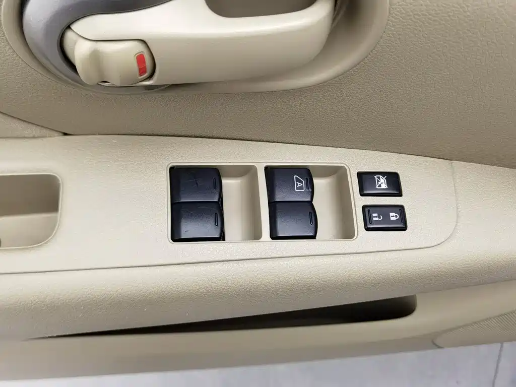 Nissan Livina — миниатюра 9