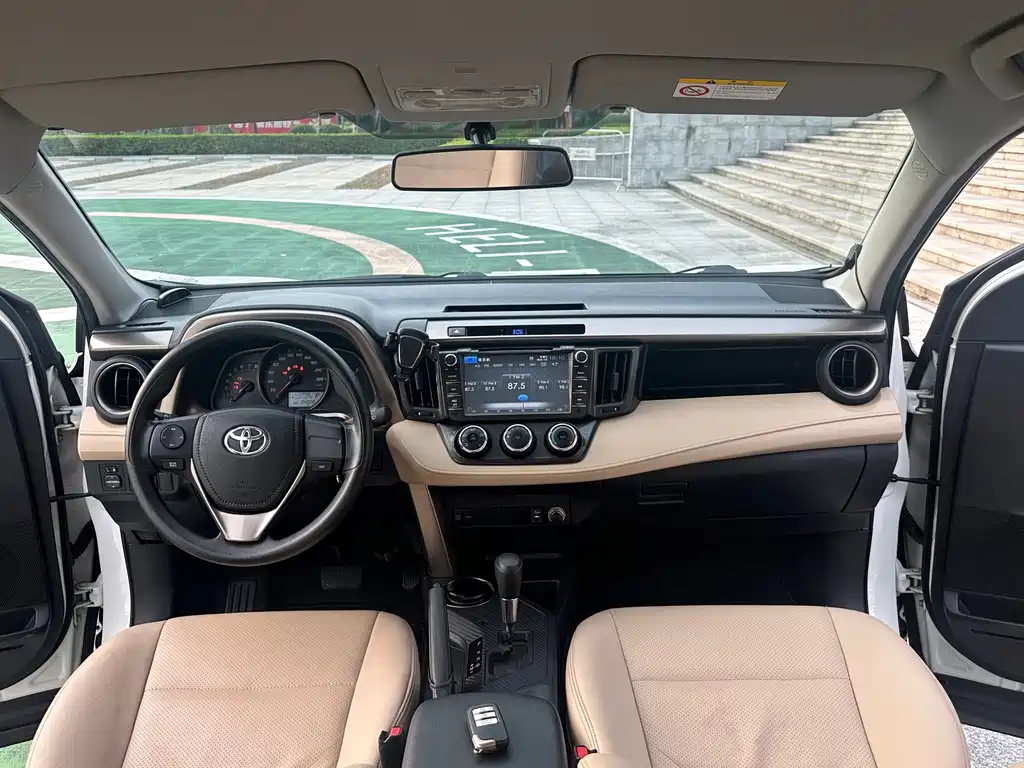 Toyota RAV4 — миниатюра 4