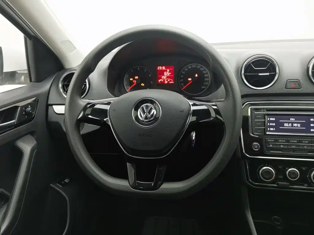 Volkswagen Jetta — миниатюра 11