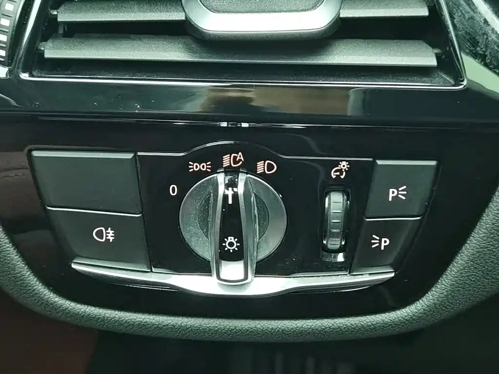 BMW 5 Series — миниатюра 21