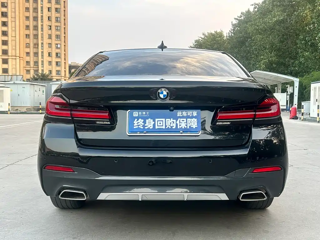 BMW 5 Series — миниатюра 7