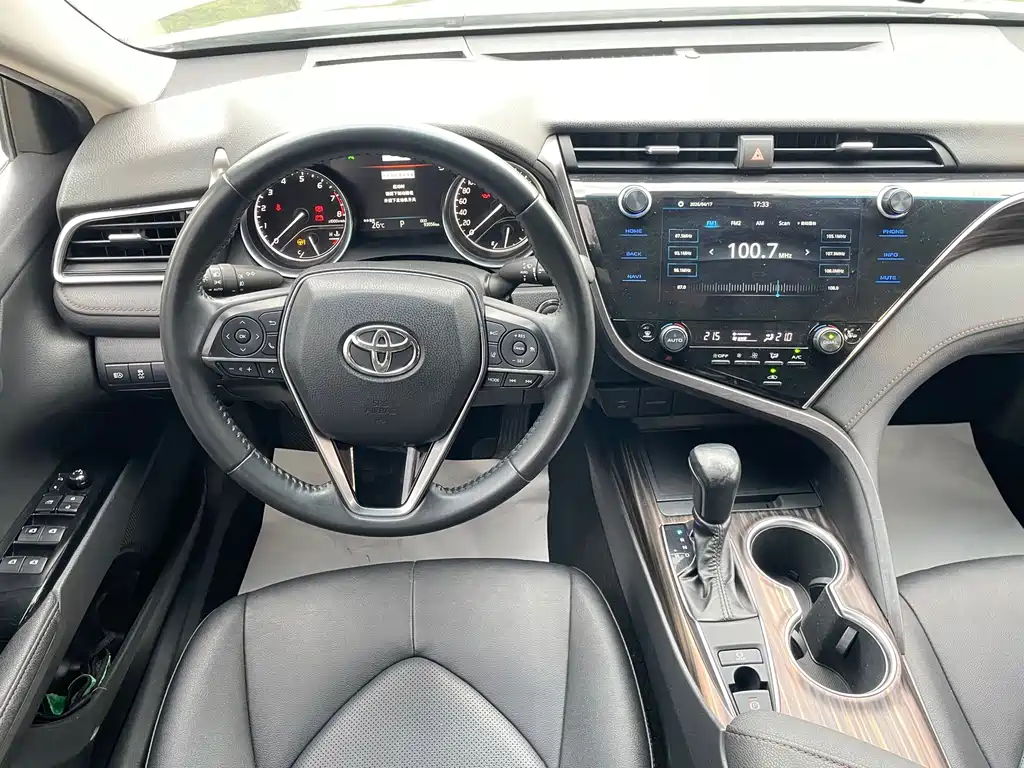 Toyota Camry — миниатюра 9