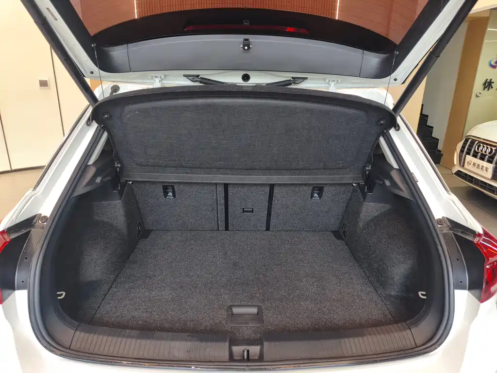 VOLKSWAGEN T ROC EXPLORING SONGS