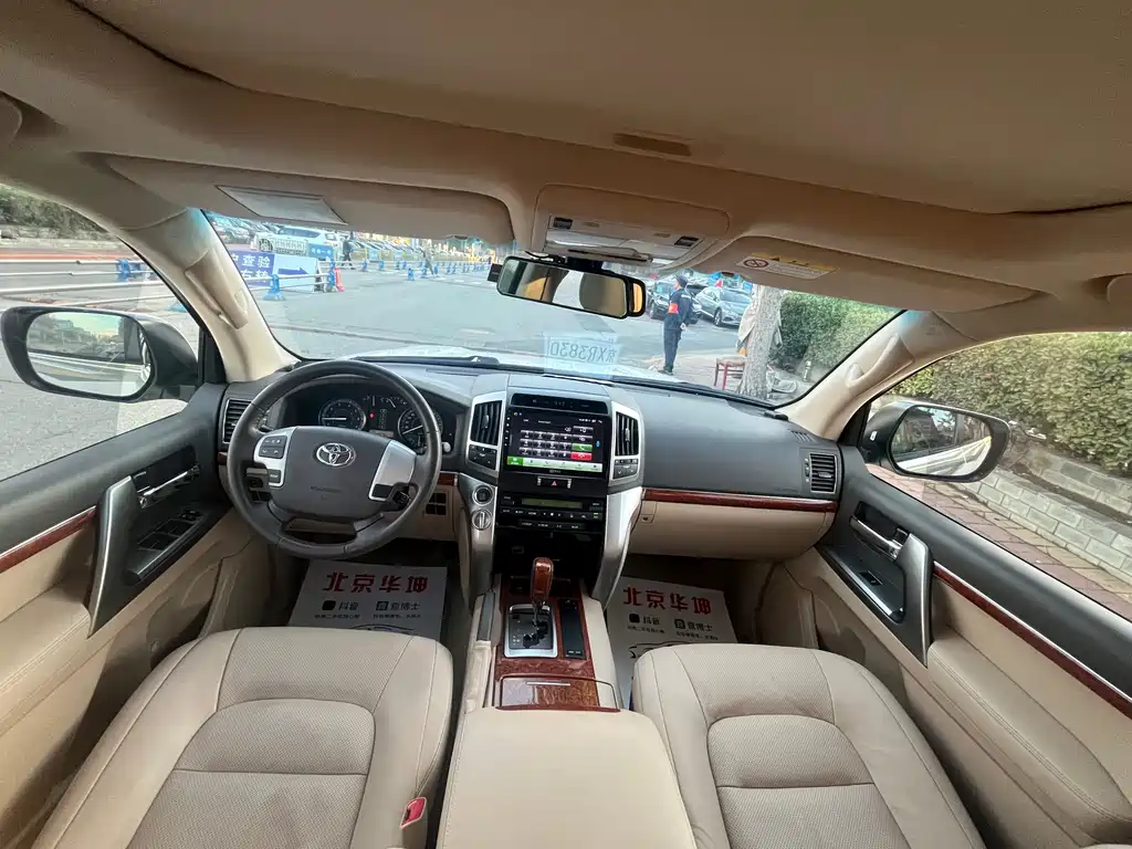 Toyota Land Cruiser 2012 4.0L AT VX