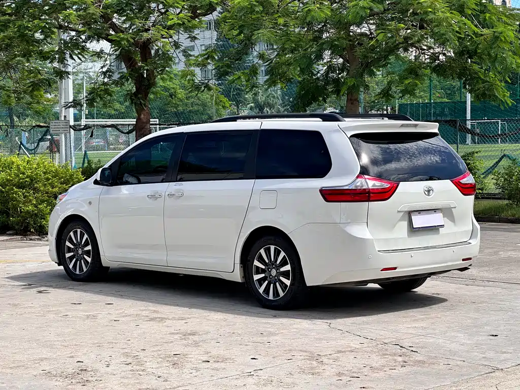 TOYOTA SIENNA