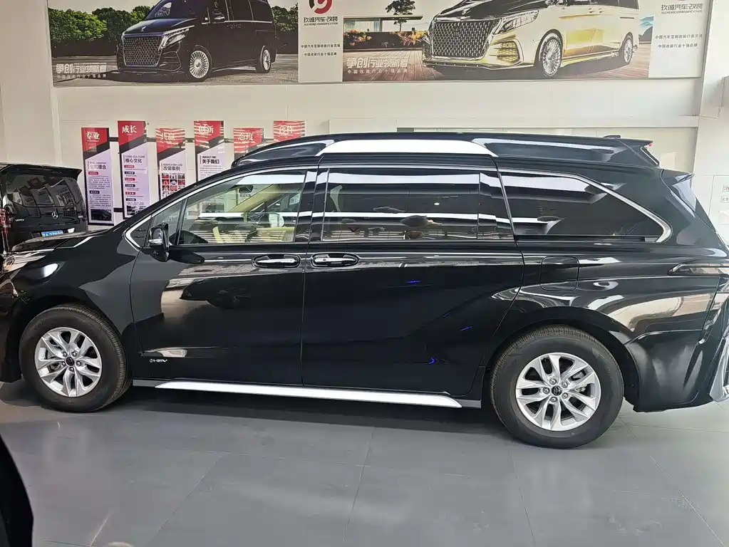 Toyota Granvia 2024 2.5L Comfort