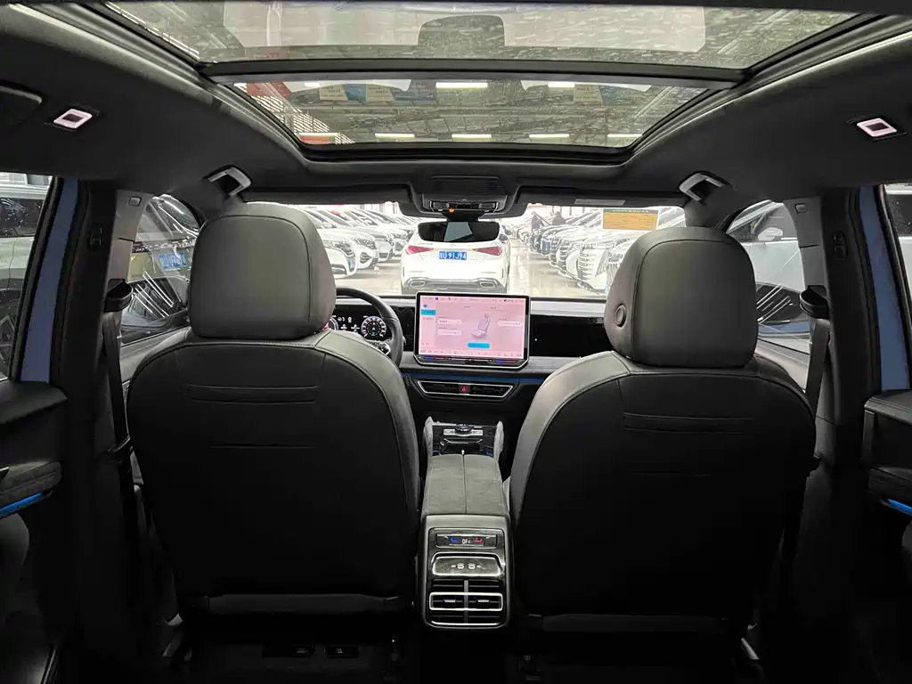 Volkswagen Tiguan L — миниатюра 17