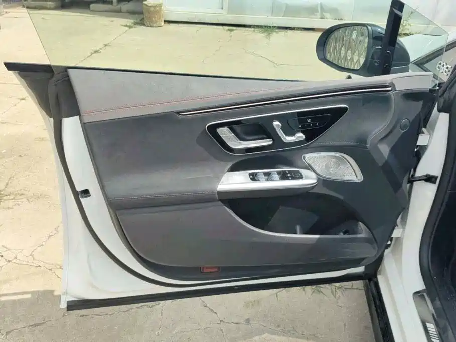 Mercedes-Benz EQE AMG — миниатюра 3